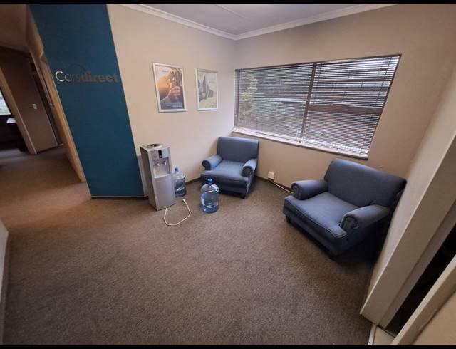 180M² OFFICE TO LET IN THREE RIVERS PROPER